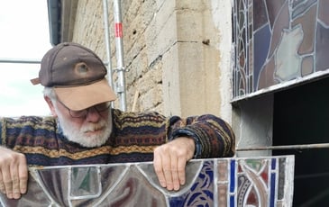 Découvrez un atelier de création de vitraux