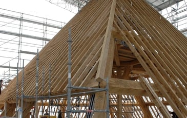 Visitez le chantier de reconstruction d'une charpente du XVe siècle